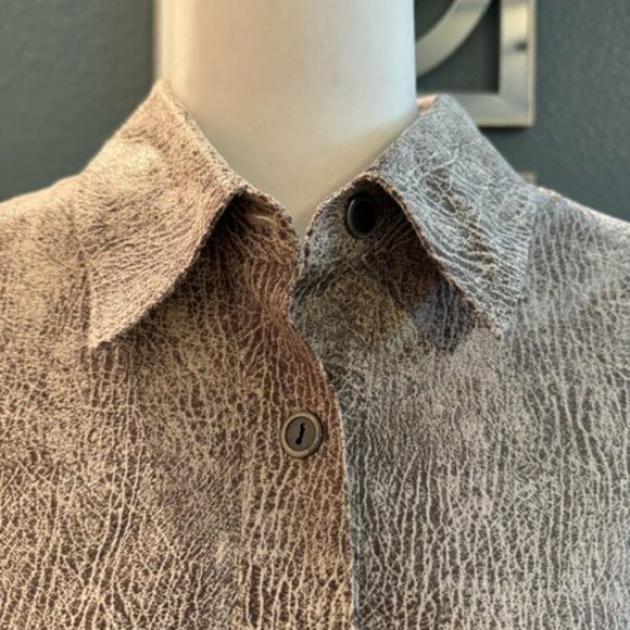 Chico's Size 1. Button down shirt/light jacket with collar. - Picture 5 of 10